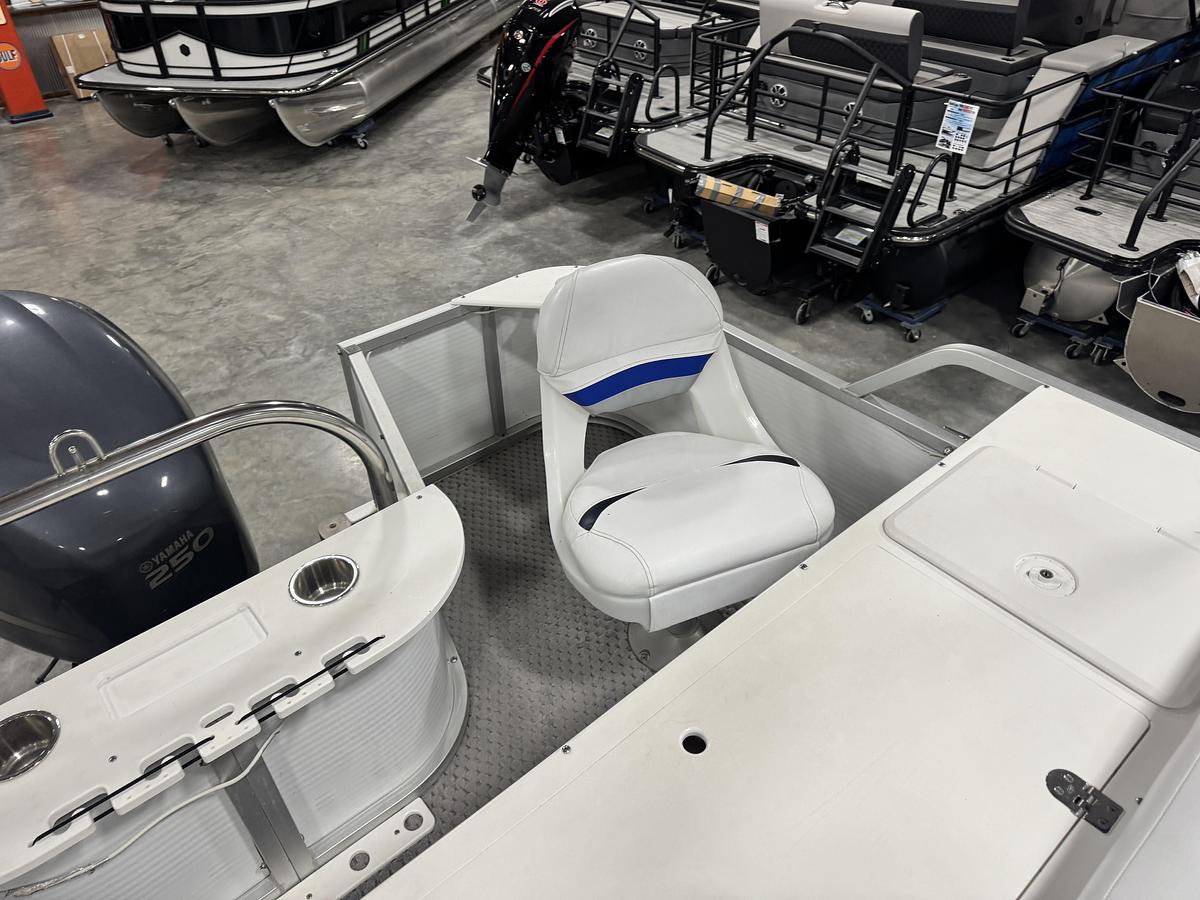 Used 2007 Manitou 25 Osprey SHP