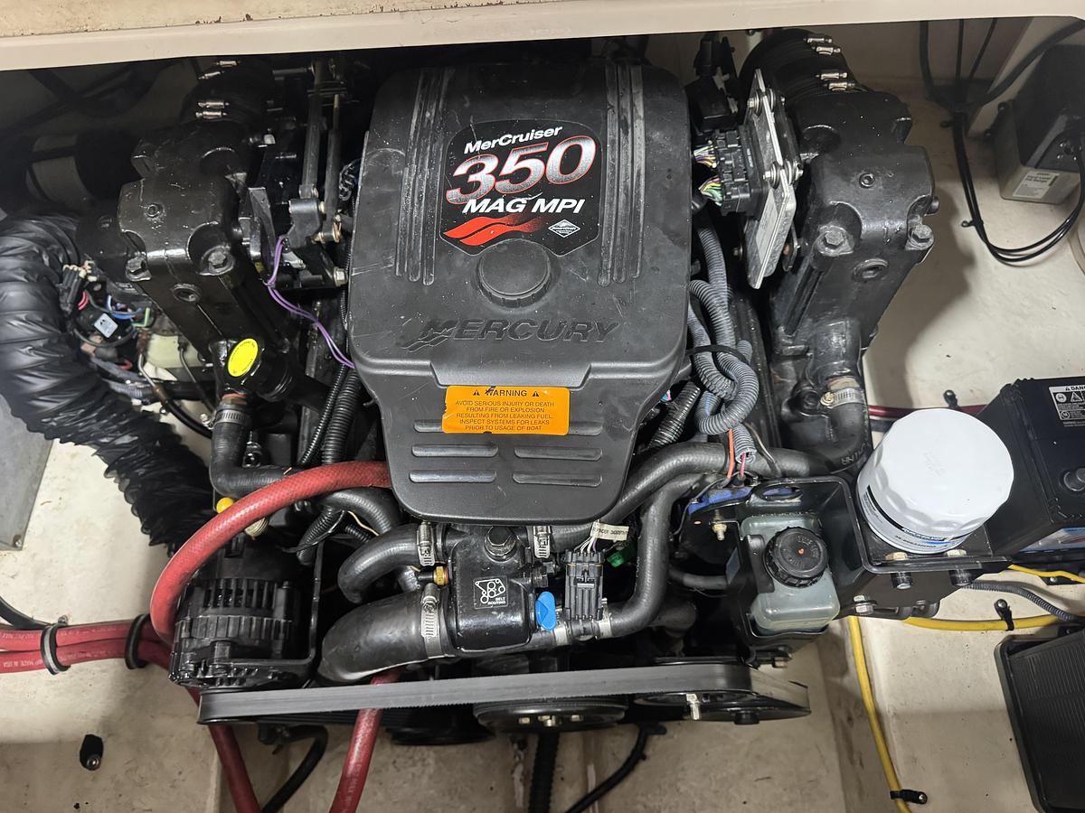 Used 2005 Chaparral 240 Signature