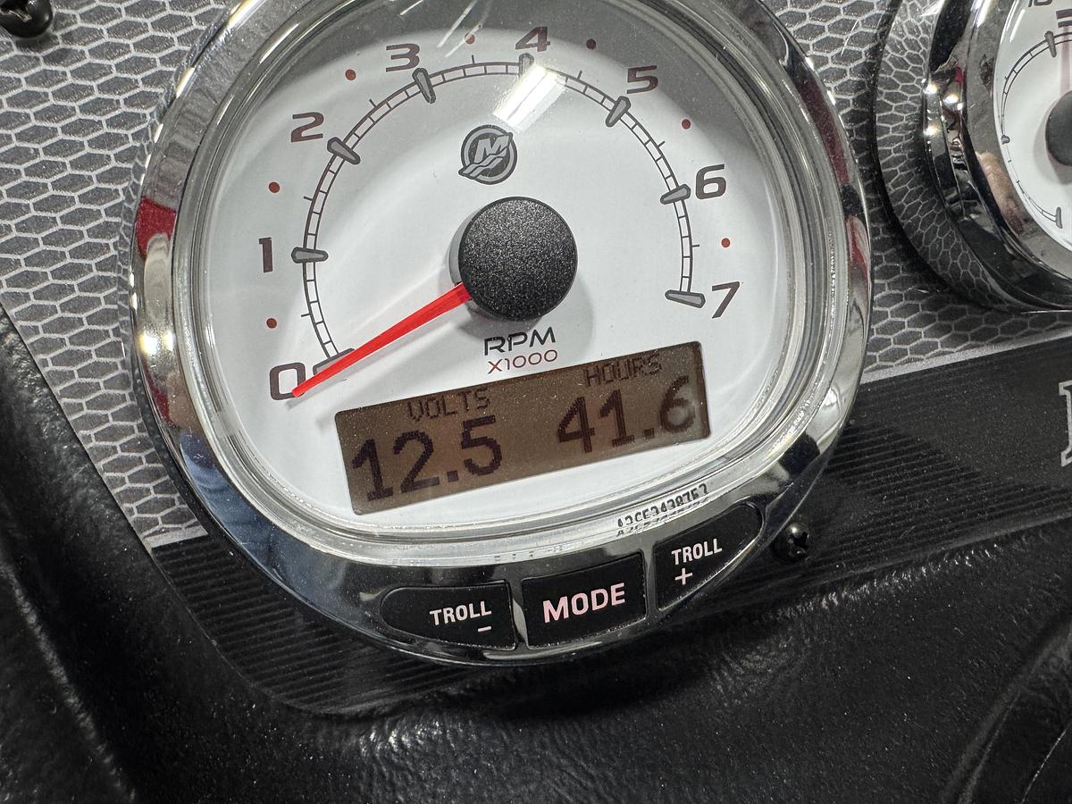 Used 2024 Lund 2075 Pro Vee