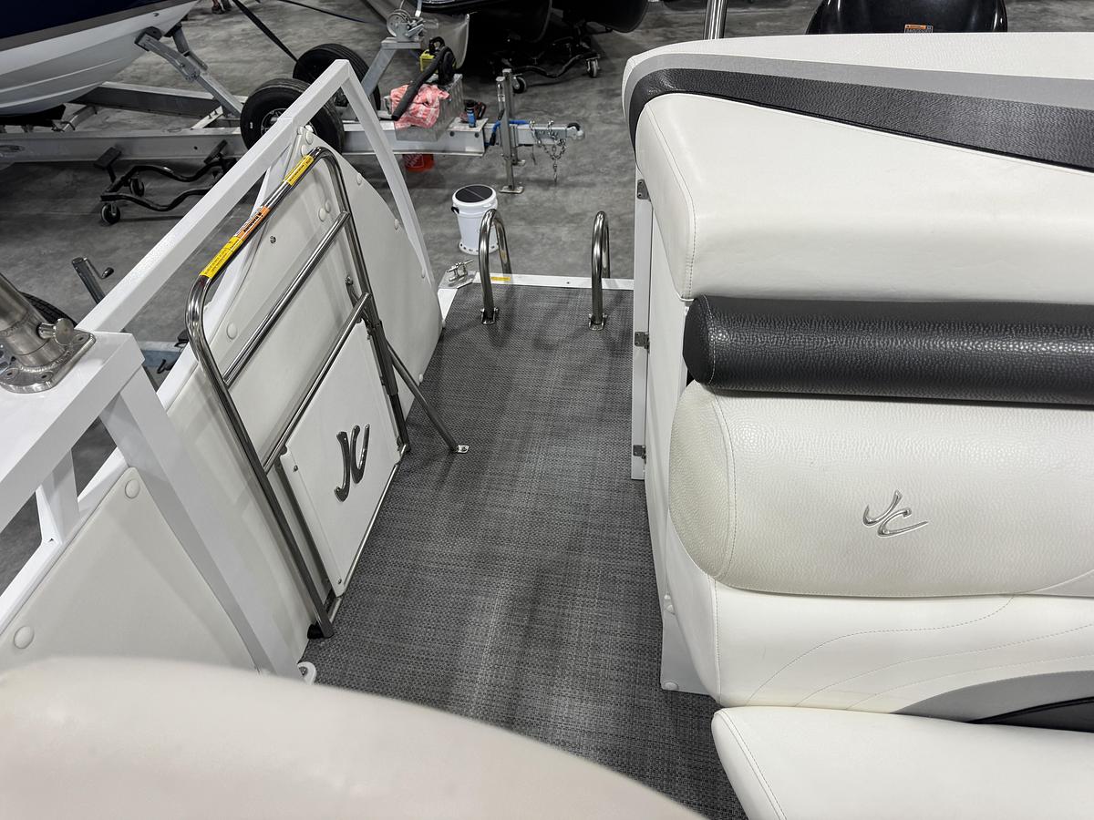 Used 2014 JC 26 Sportoon