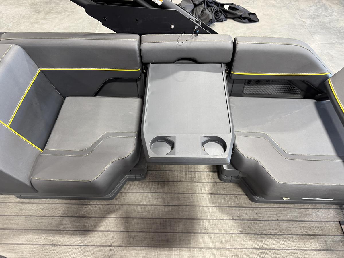 2025 Manitou 24 Explore