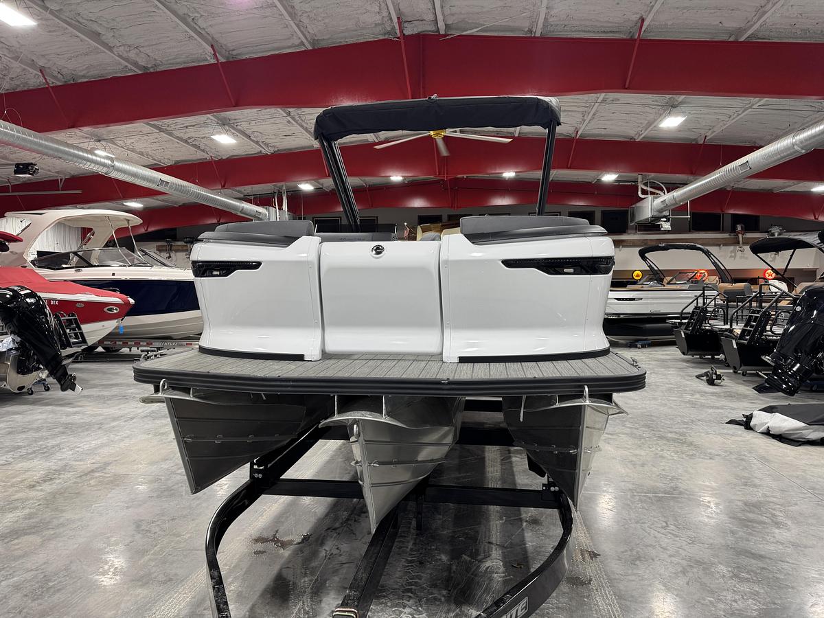 2025 Manitou 24 Explore