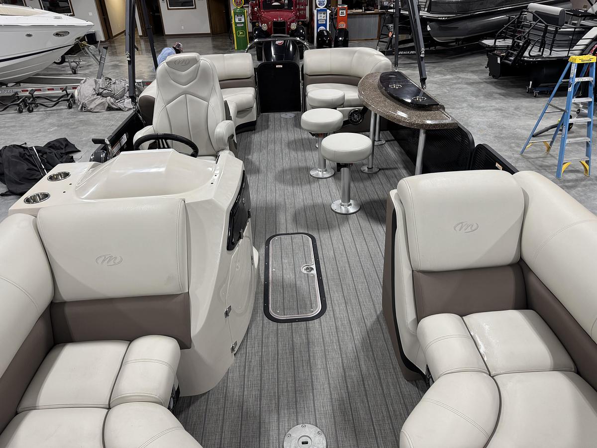 Used 2021 Manitou 23 Oasis