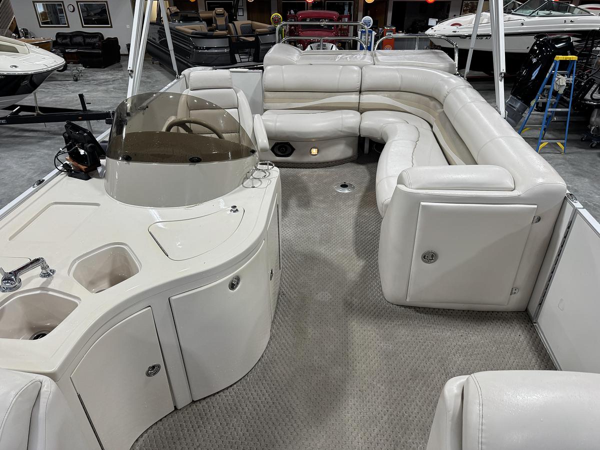 Used 2005 Crest 25 Savanna
