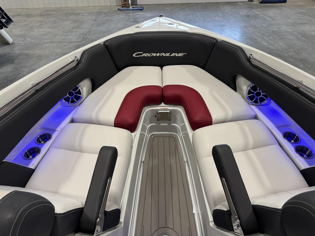 Used 2022 Crownline 265 Surf