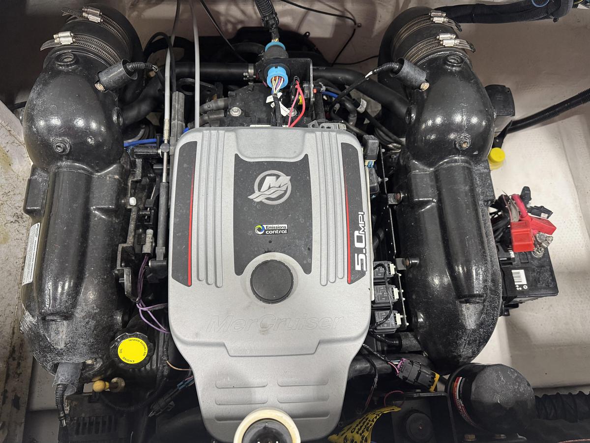 Used 2011 Rinker 216 BR