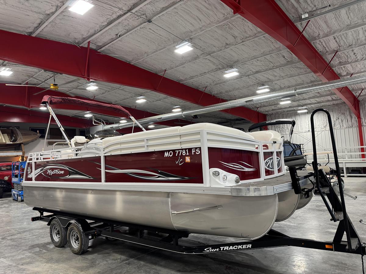 Used 2012 JC Tritoon 21 Neptoon