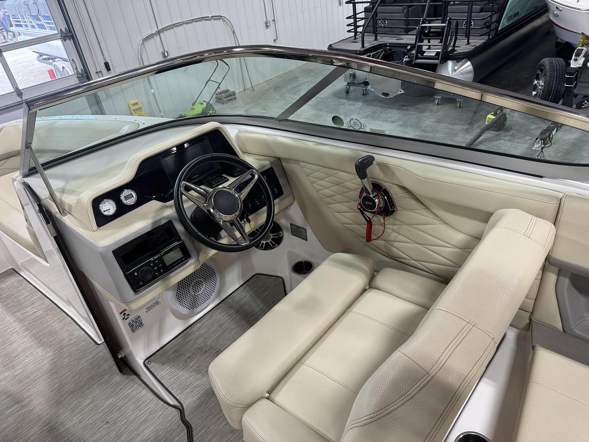 Used 2019 Regal 26 Fasdeck