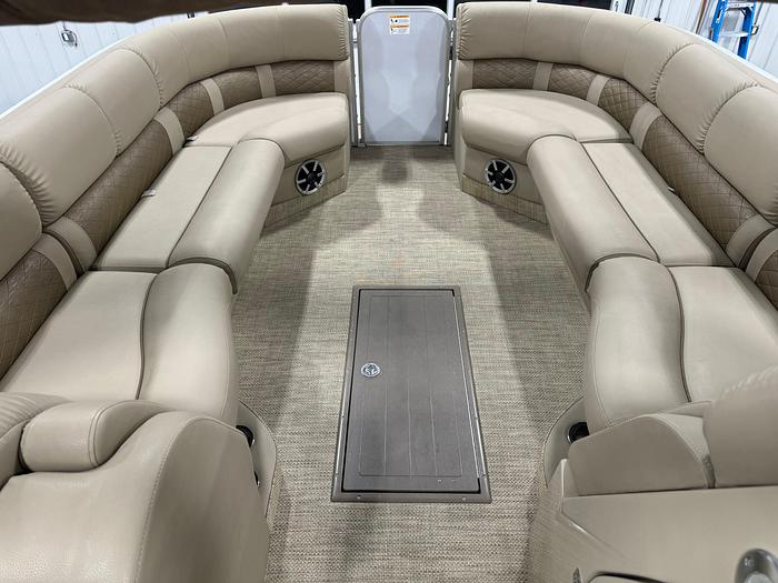 Used 2016 Lowe 270 Retreat