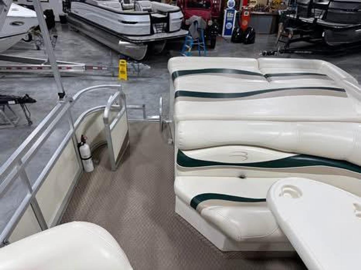 Used 2005 Bennington 2575 RL