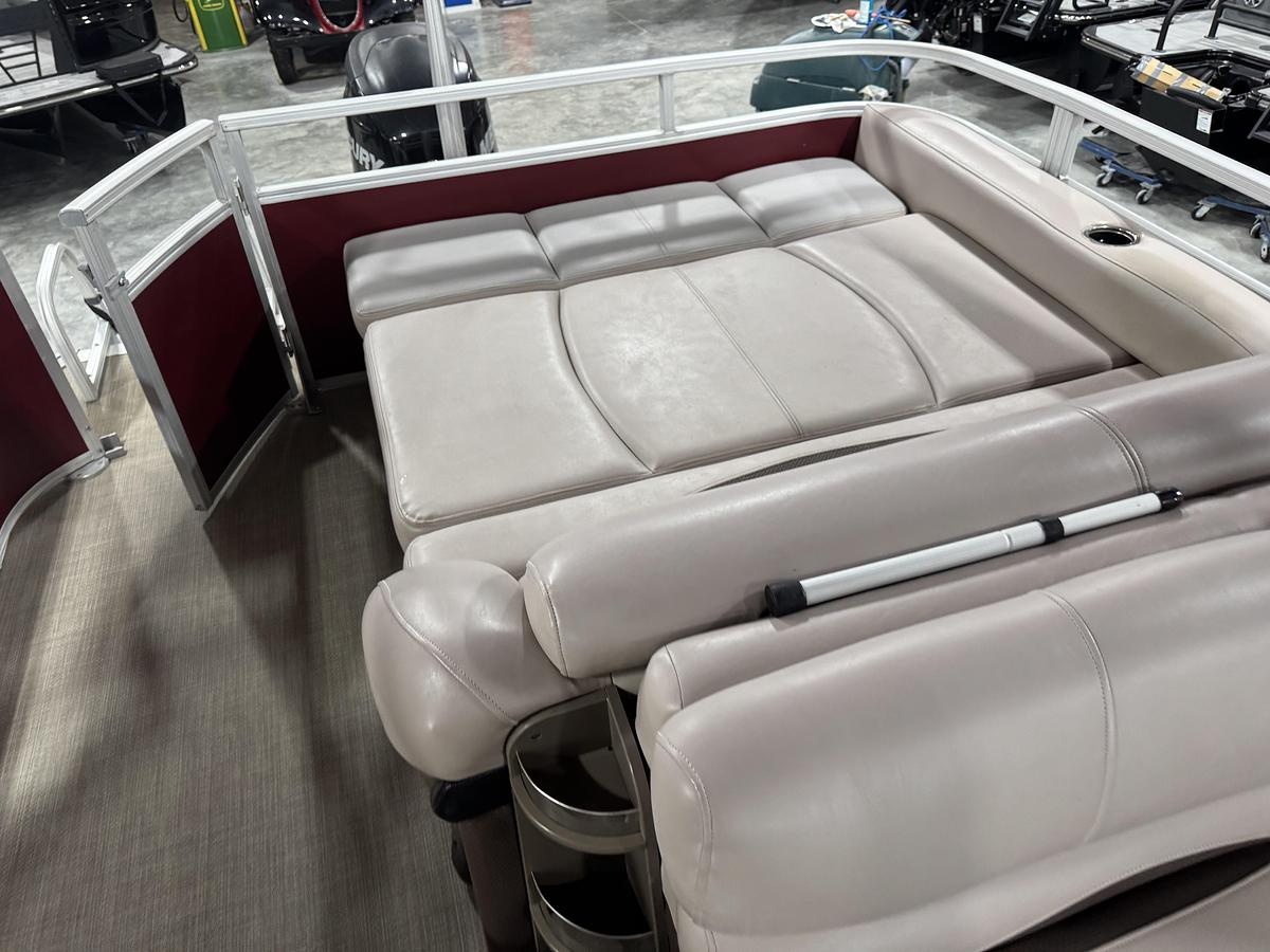Used 2014 Sun Tracker 254 Regency