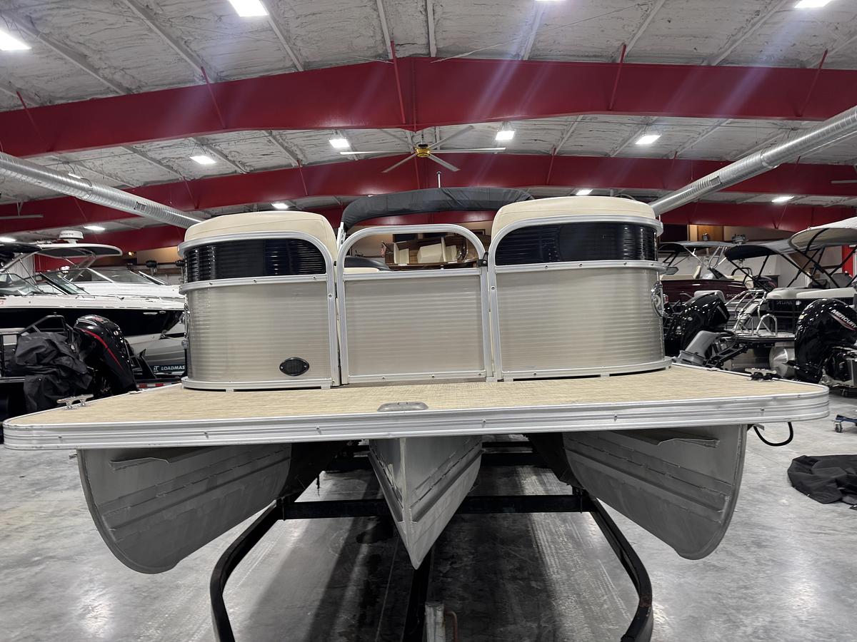 Used 2018 Landau 250 Island Breeze