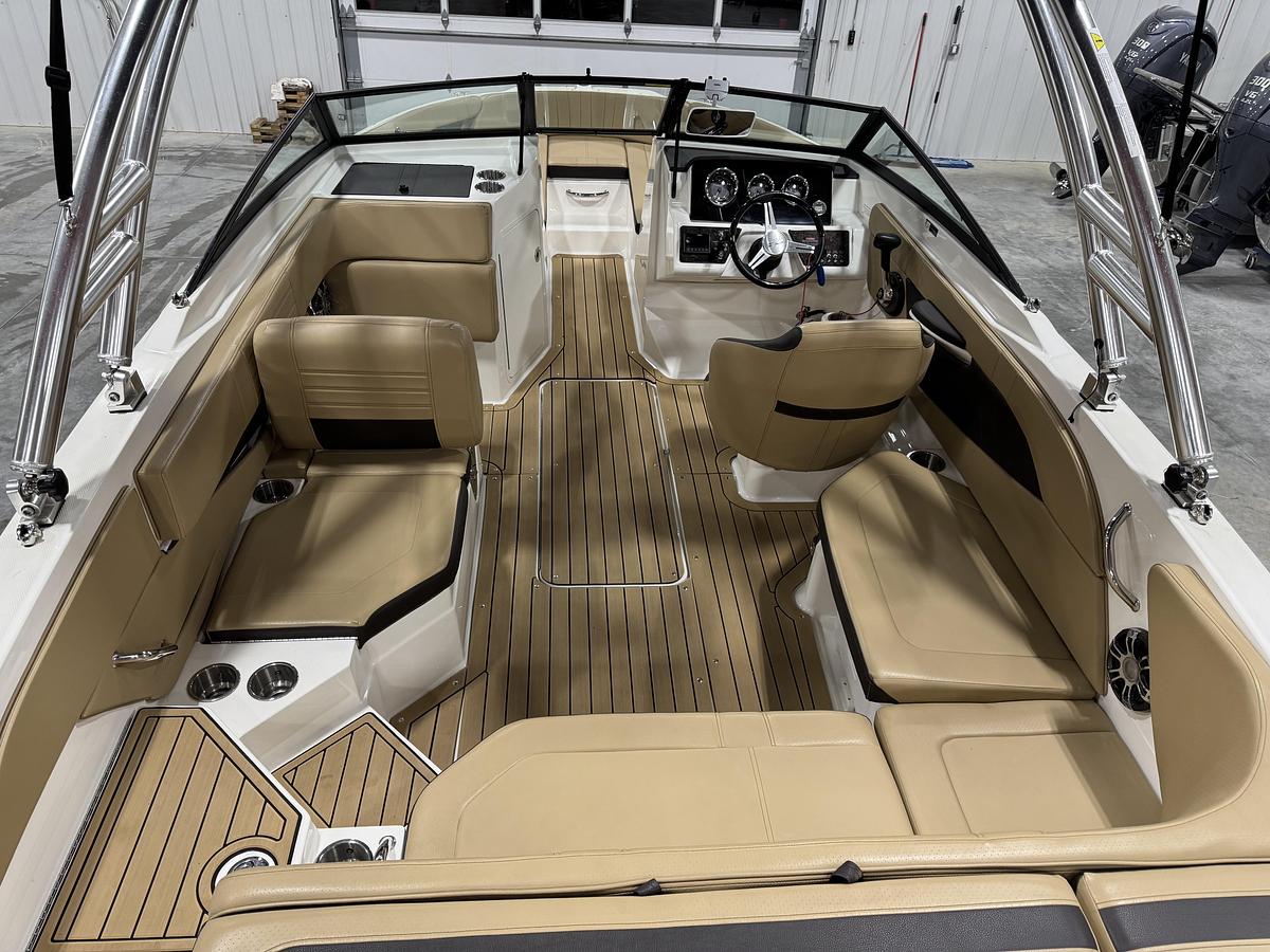 Used 2019 Sea Ray SPX 210