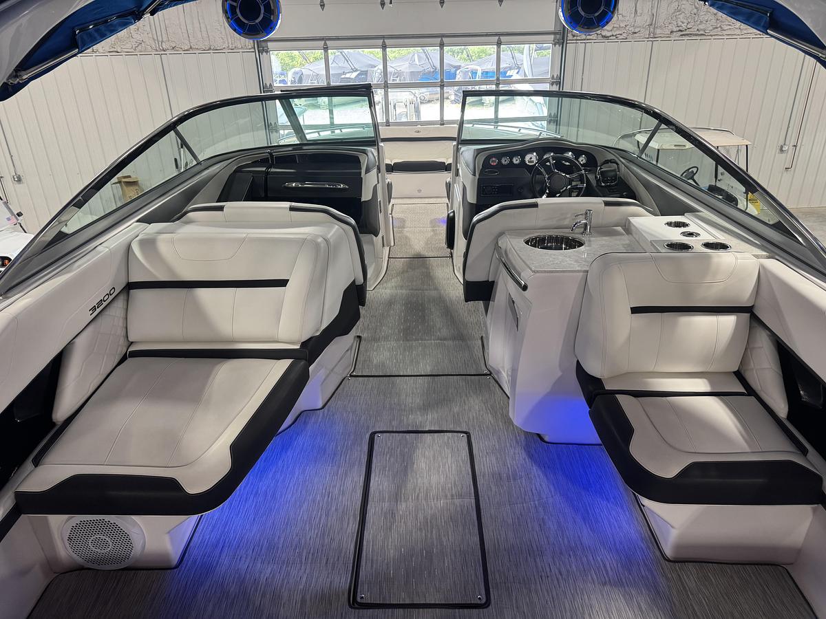 Used Regal  3200 BR