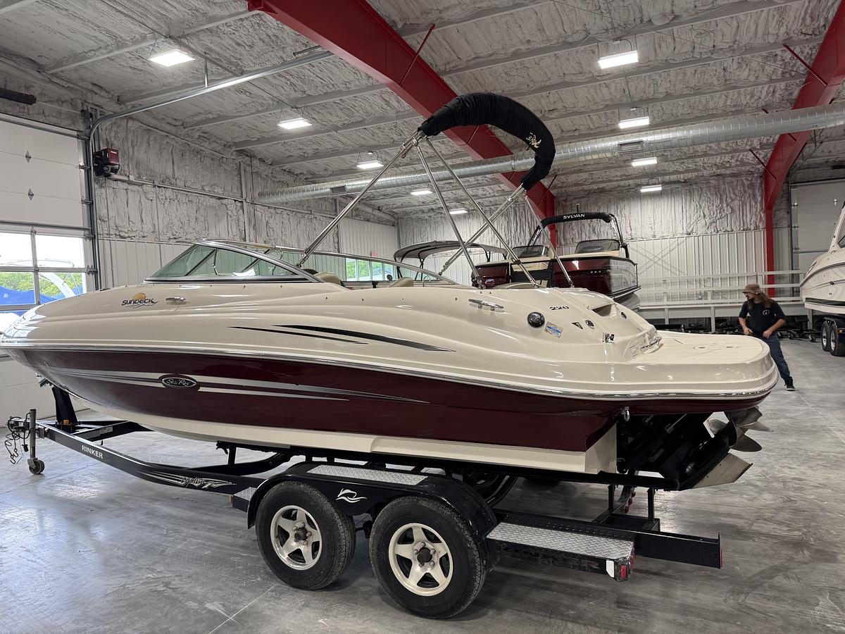 Used 2006 Sea Ray 220 Sundeck