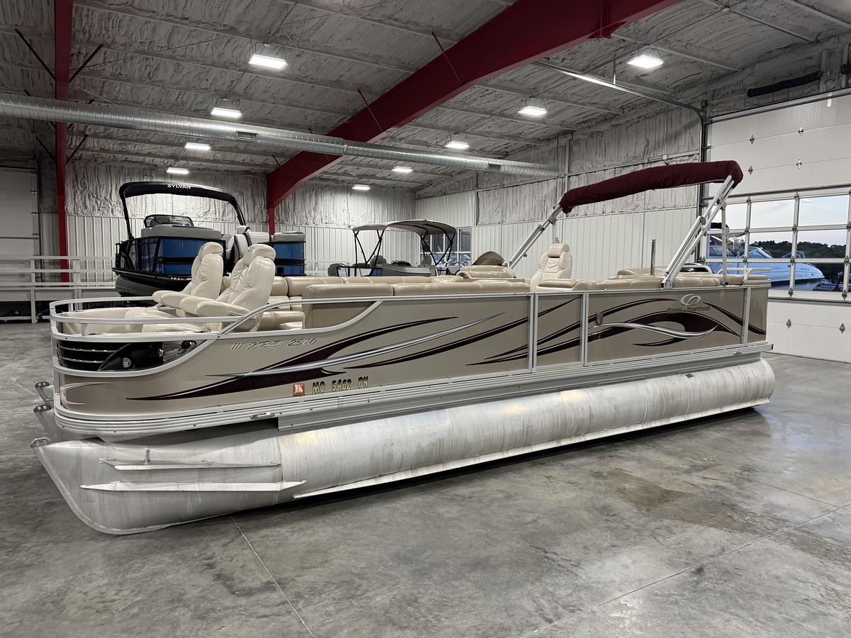 Used 2008 Crest 2570 XRS III