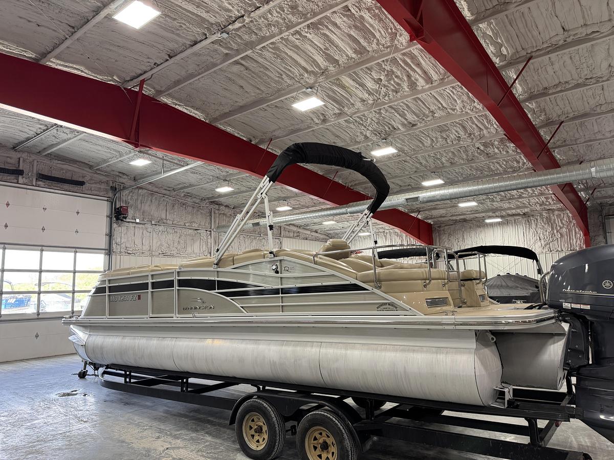 Used 2012 Bennington Q-25