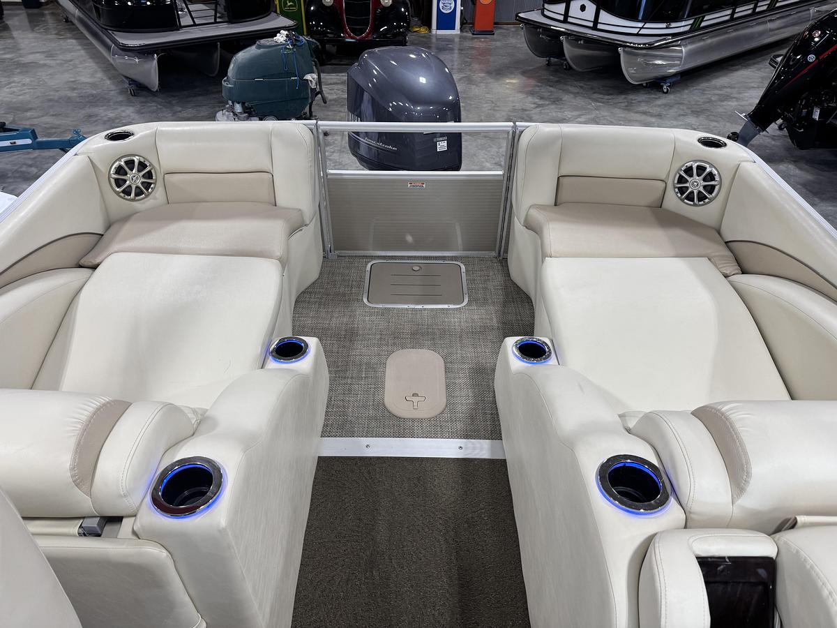 Used 2014 Bennington Q-25