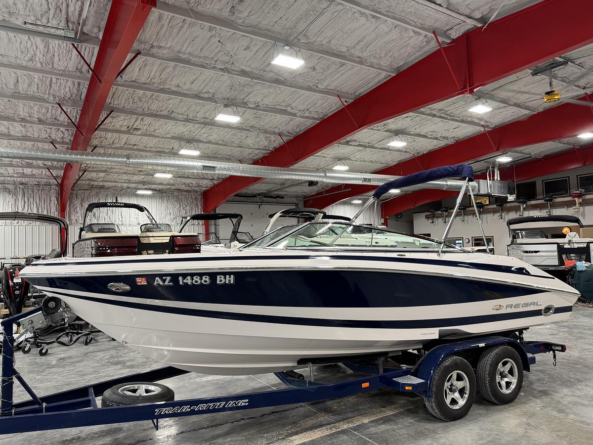 Used 2004 Regal 2200 LSR