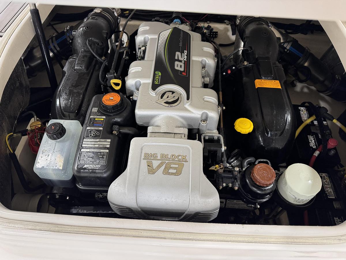 Used 2013 Chaparral 264 Sunesta