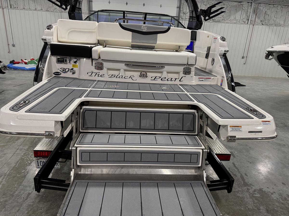 Used 2023 Chaparral 30 Surf