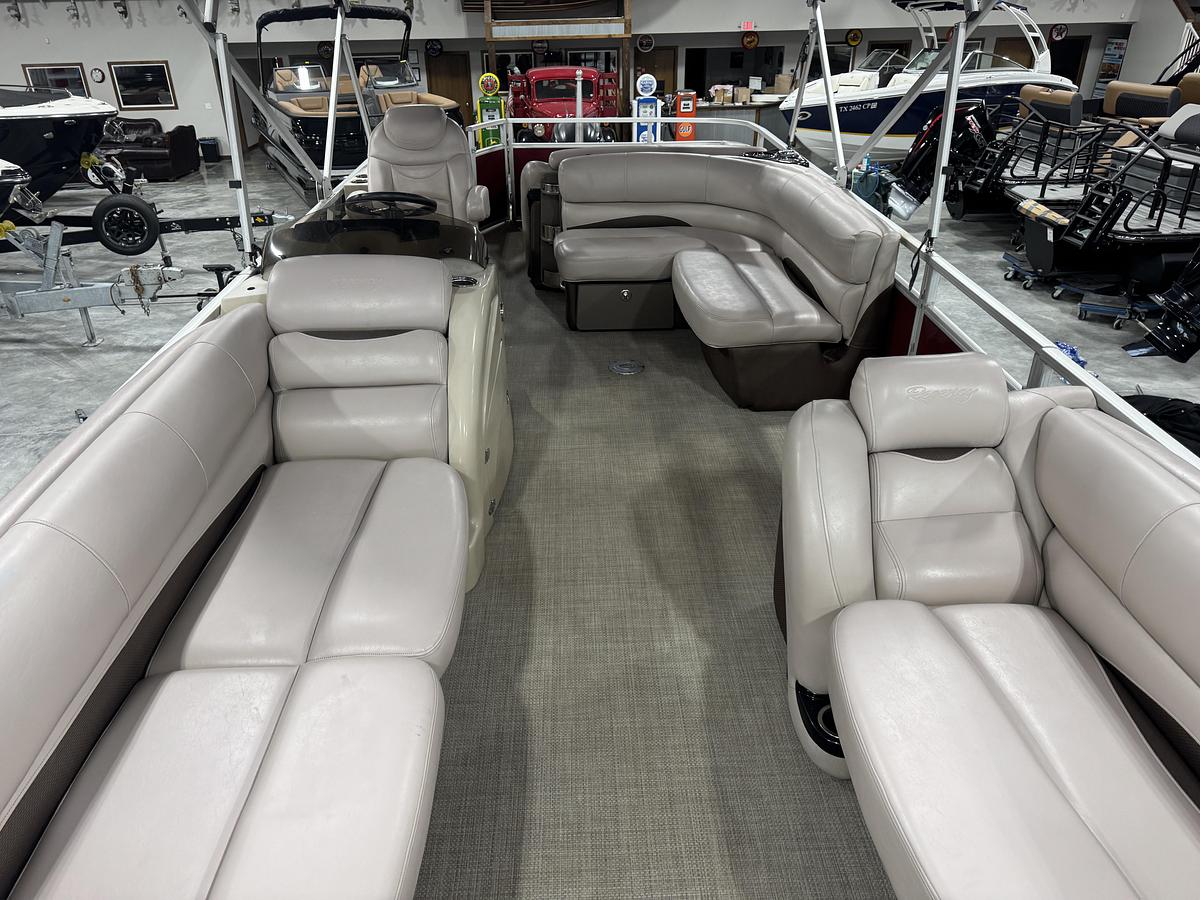 Used 2014 Sun Tracker 254 Regency