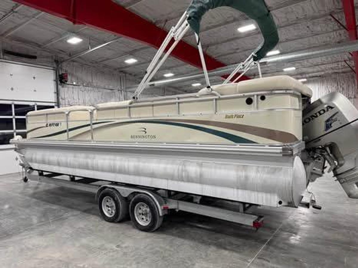 Used 2005 Bennington 2575 RL