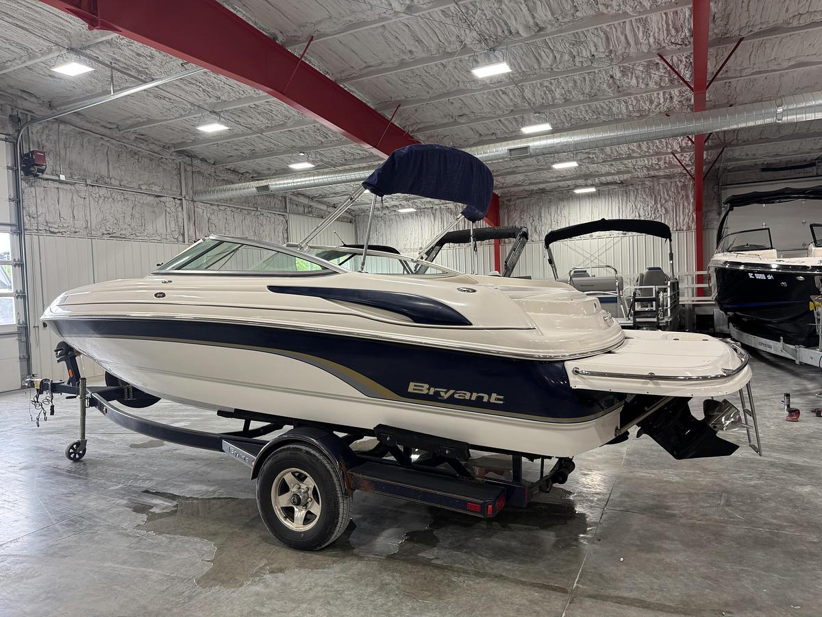 Used 2006 Bryant 206 BR
