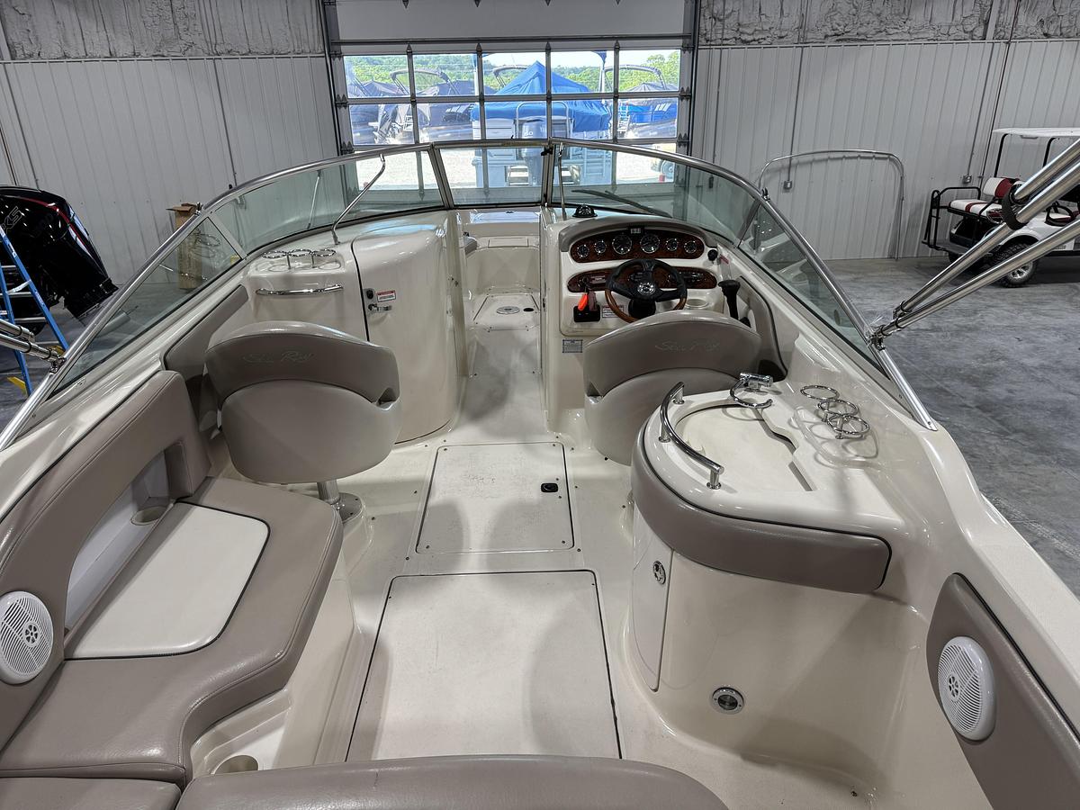 Used 2004 Sea Ray 270 Sun Deck