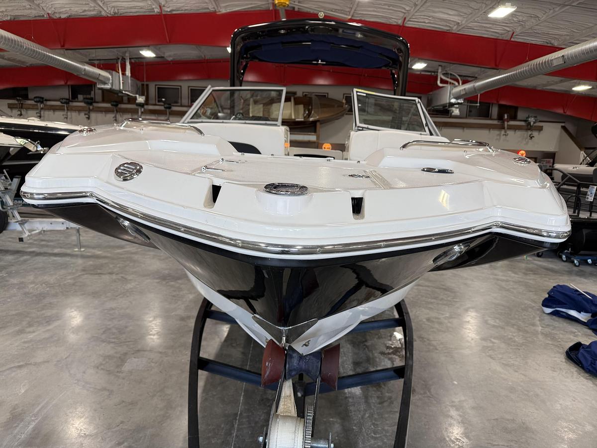 Used 2009 Chaparral 284 Sunesta