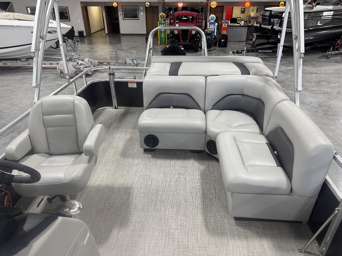 Used 2022 Landau 252 Island breeze