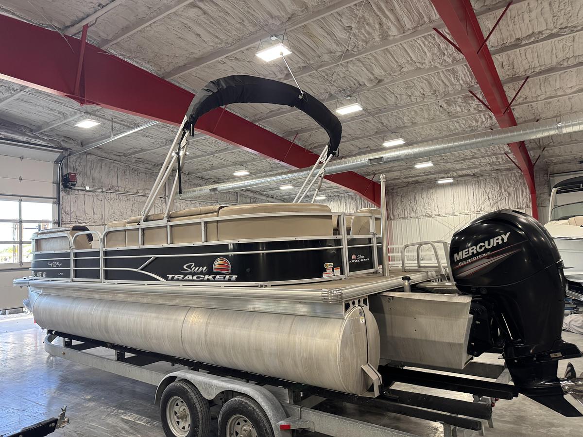 Used 2018 Sun-Tracker 22 Party-Barge DLX XP-3