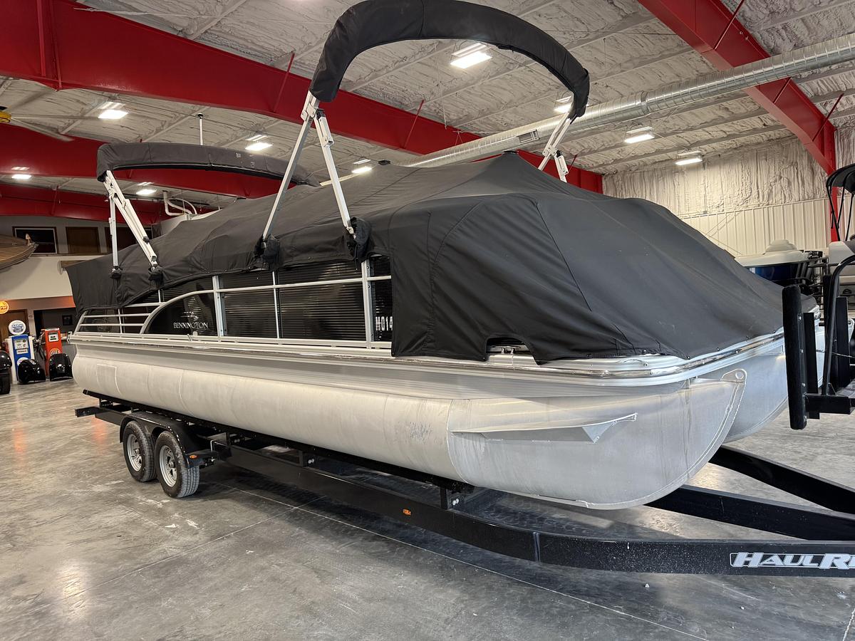 Used 2011 Bennington 2575 RCW I/O