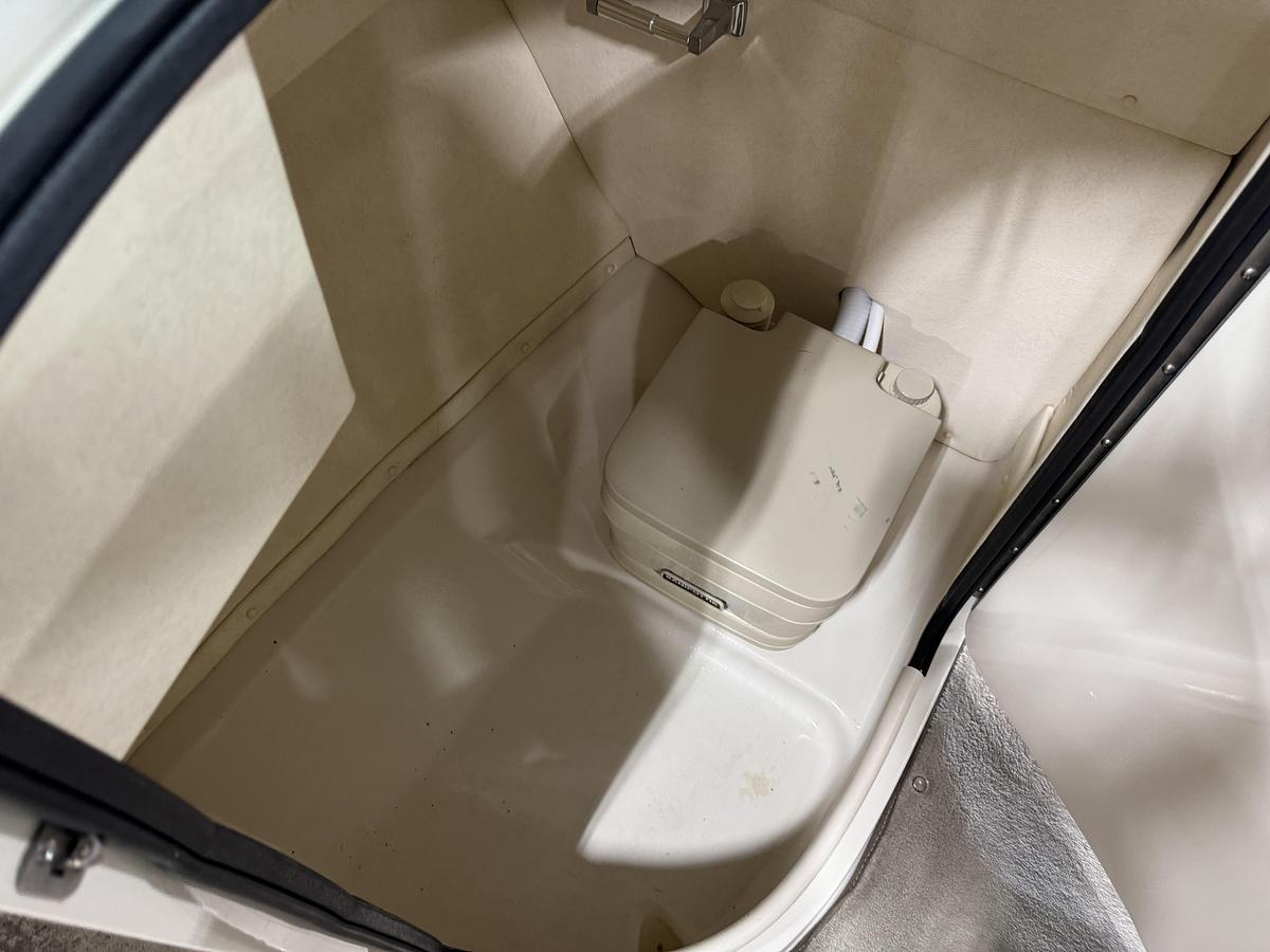 Used 2006 Sea Ray 220 Sundeck