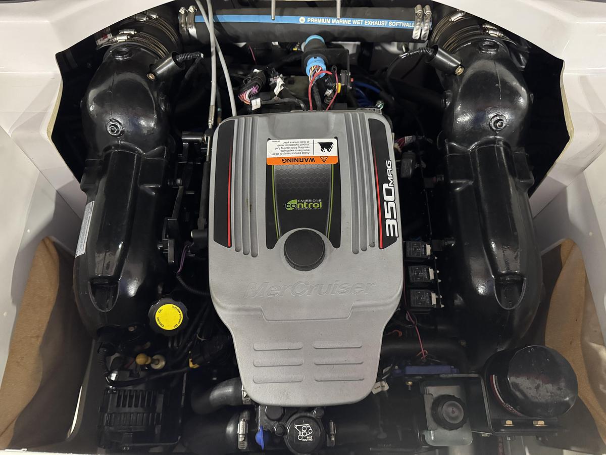 Used 2011 Four Winns 210 SS