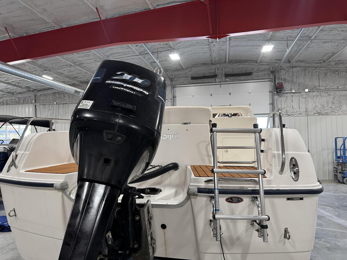 Used 2000 Harris-Kayot 24 Legend