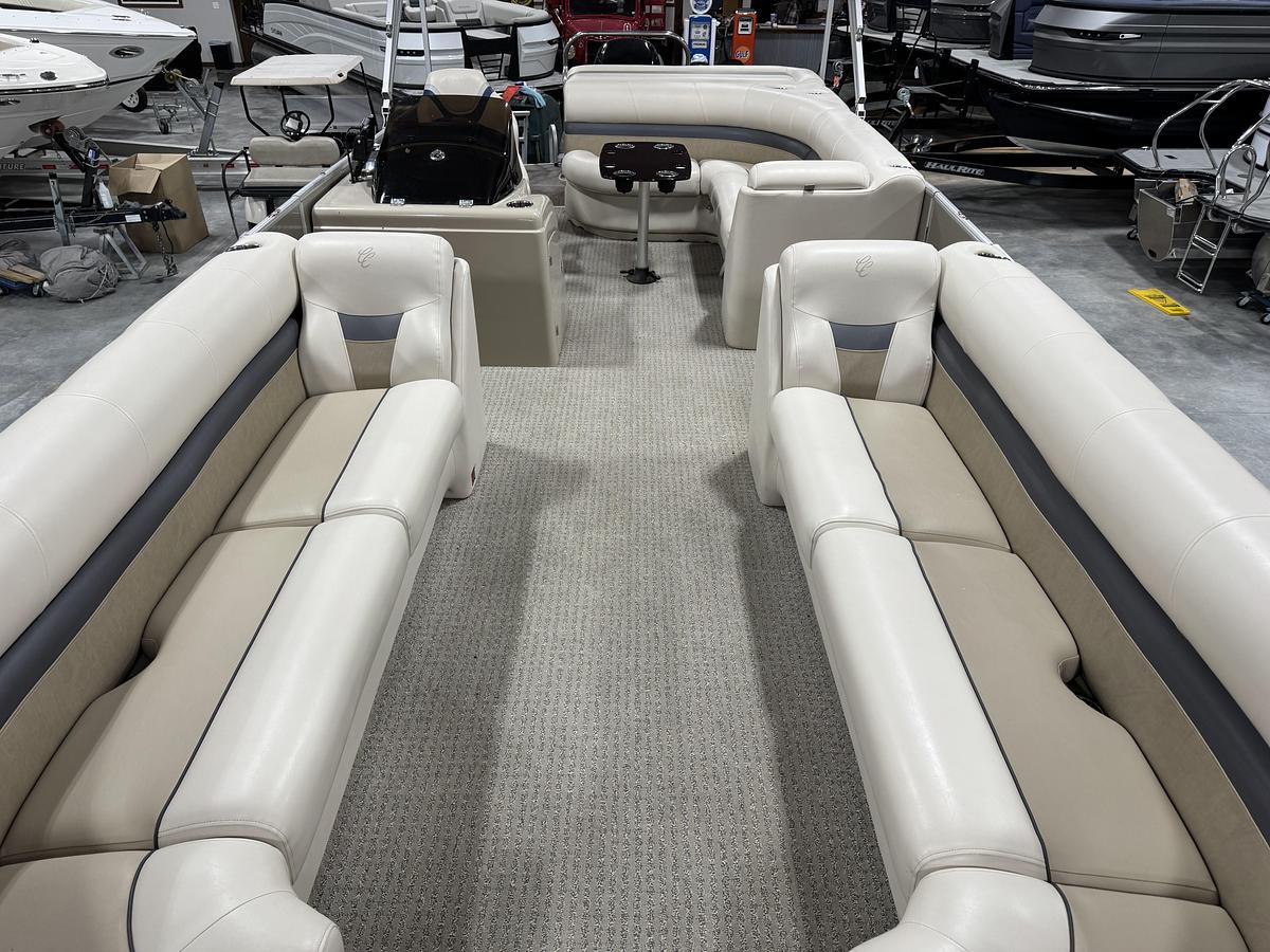 Used Cypress Cay 250 Cayman