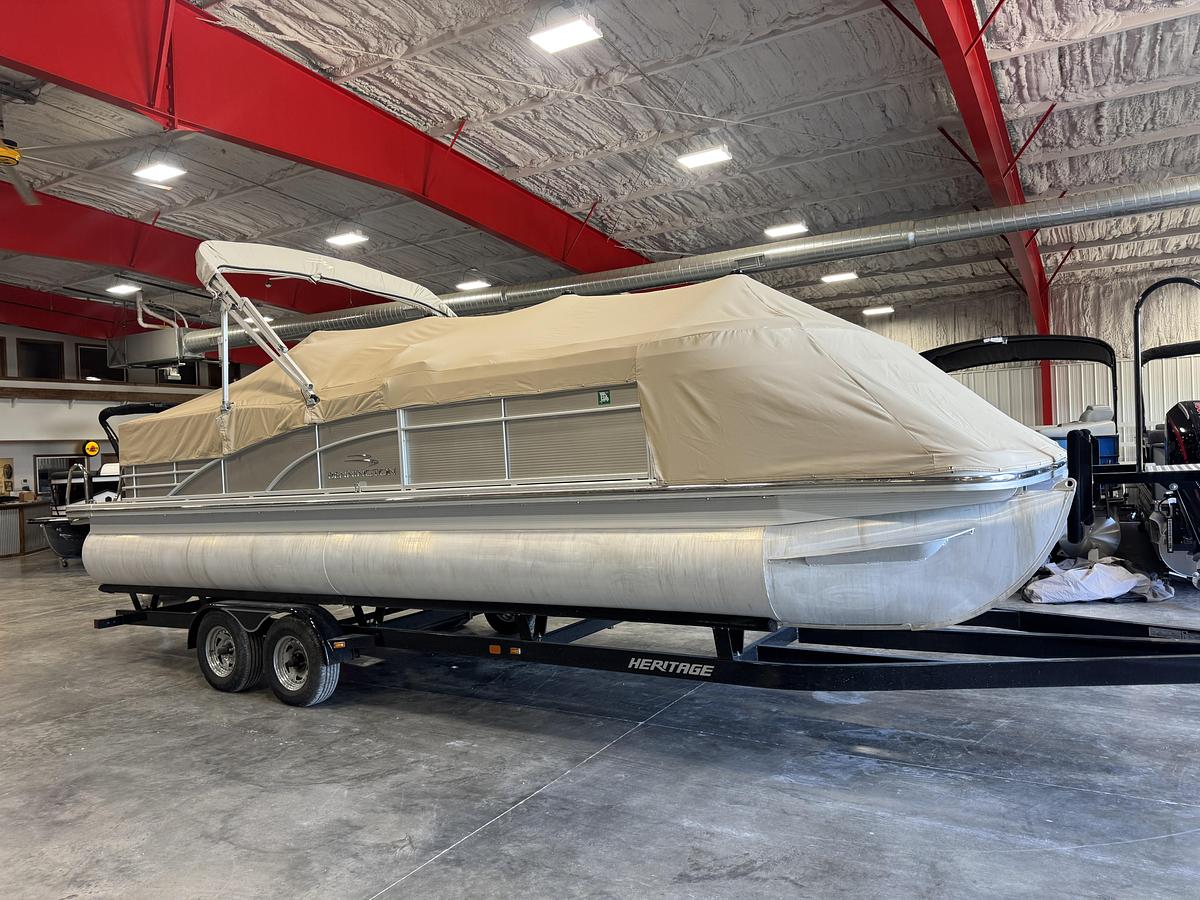Used 2014 Bennington Q-25