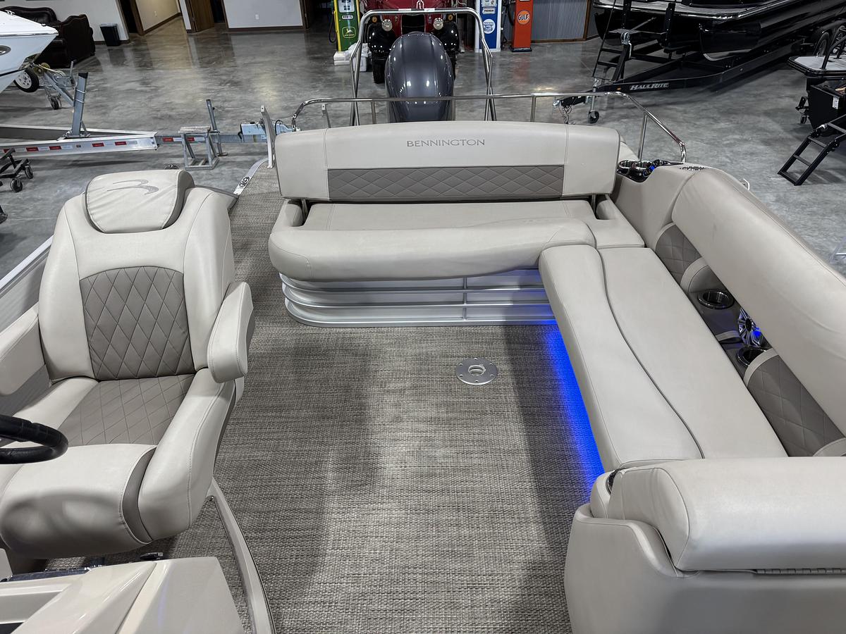 Used 2018 Bennington S 25