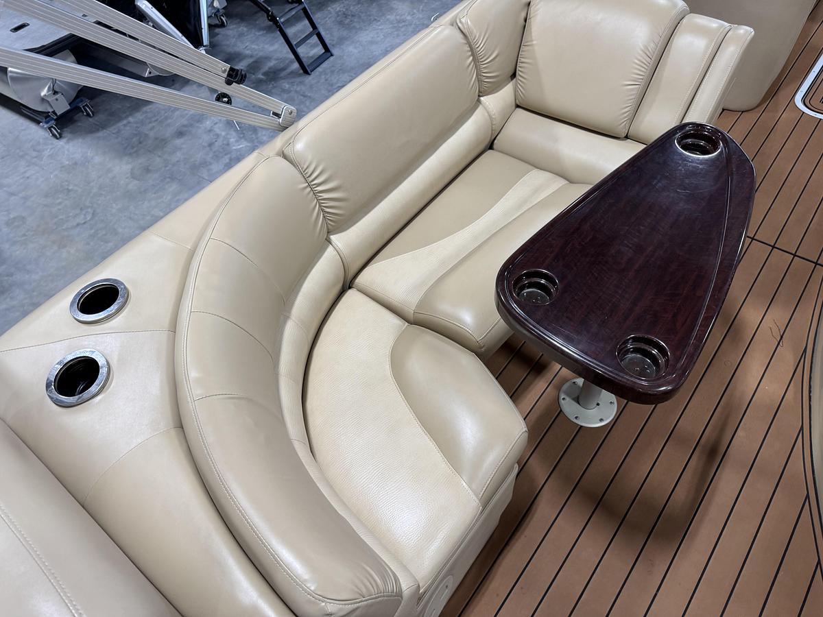 Used 2011 Bennington 2575 RCW I/O