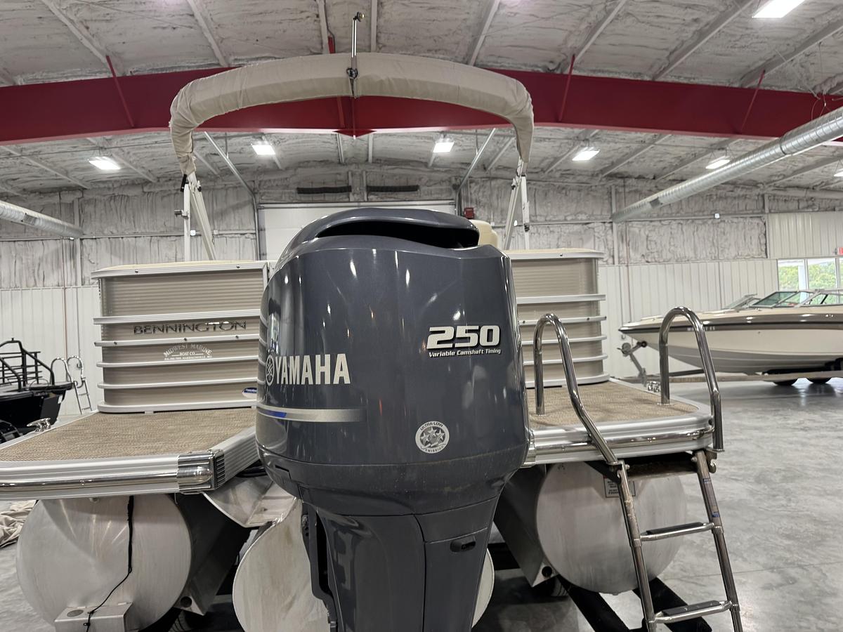 Used 2014 Bennington Q-25