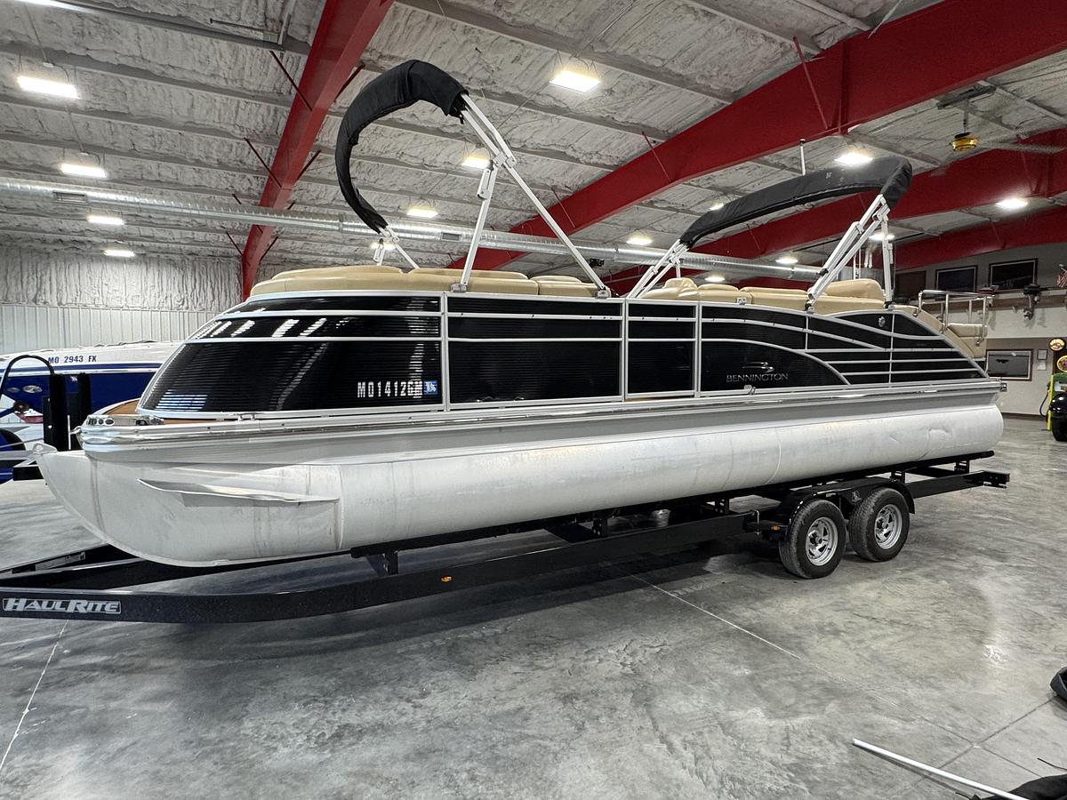 Used 2011 Bennington 2575 RCW I/O