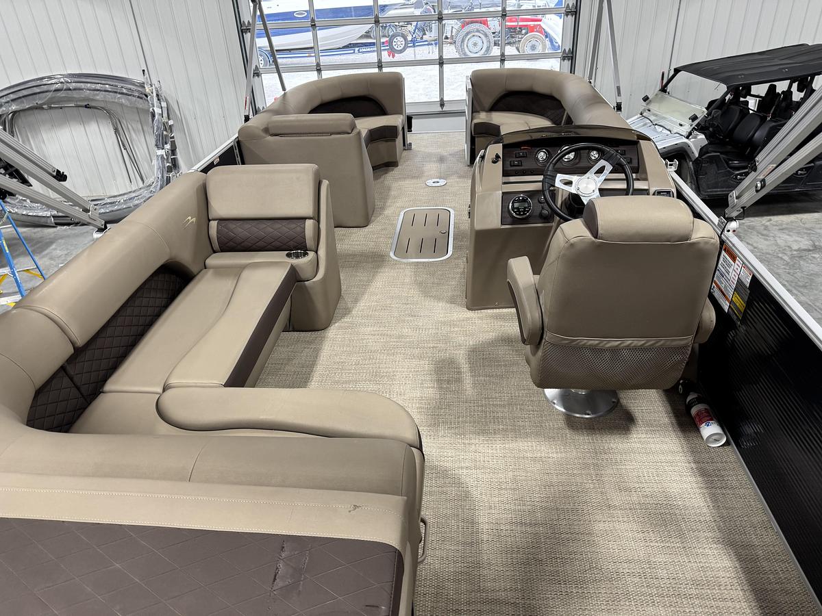Used 2019 Bennington SX 25