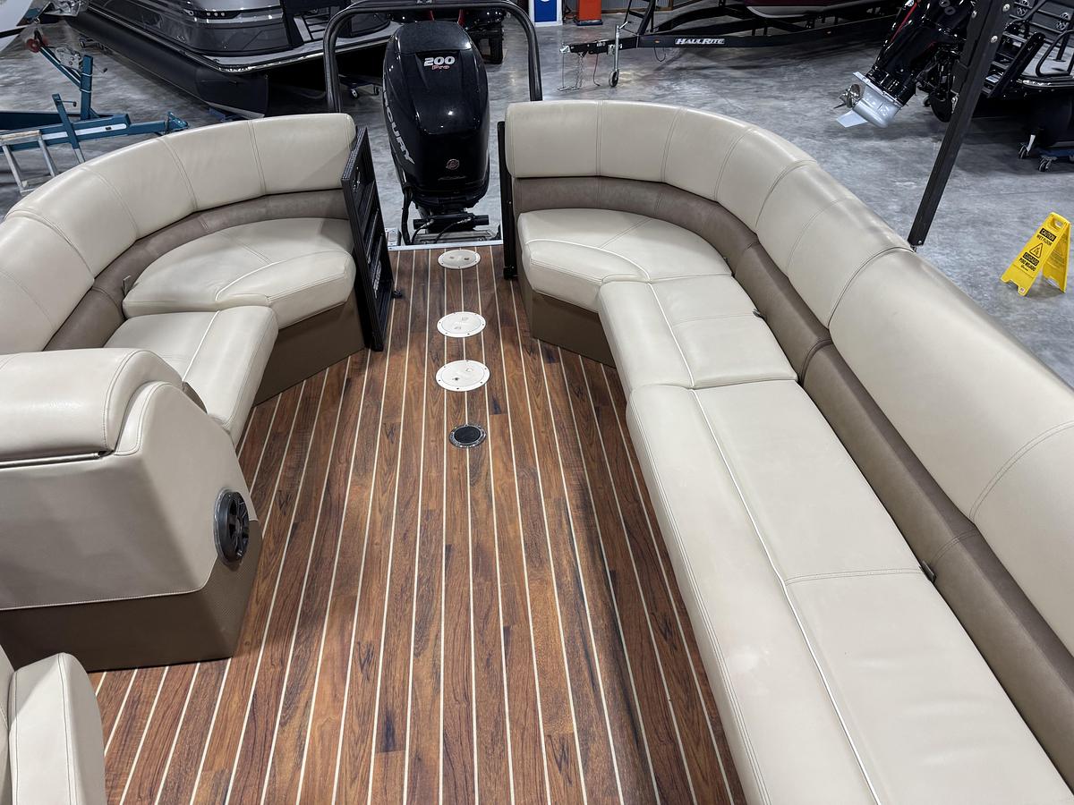 Used 2017 Crest Crest III