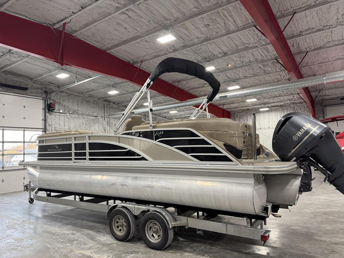 Used 2019 Bennington R23