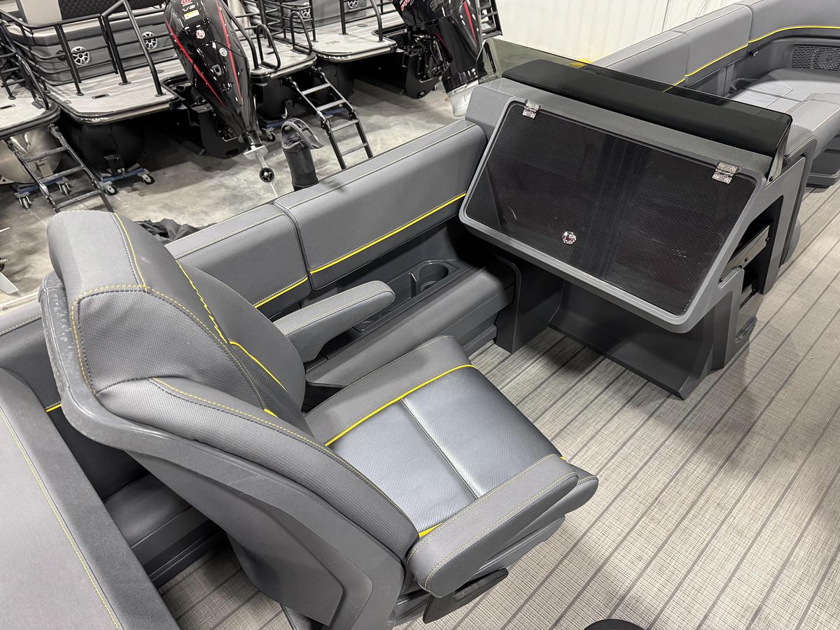 2025 Manitou 24 Explore