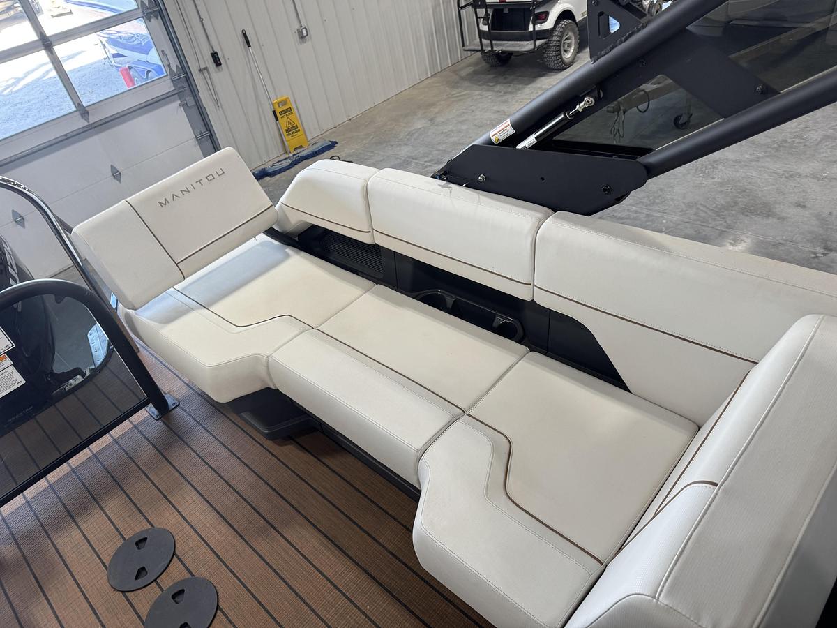 2025 Manitou 26 Explore