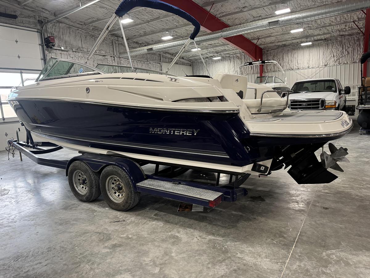Used 2008 Monterey 254 FS