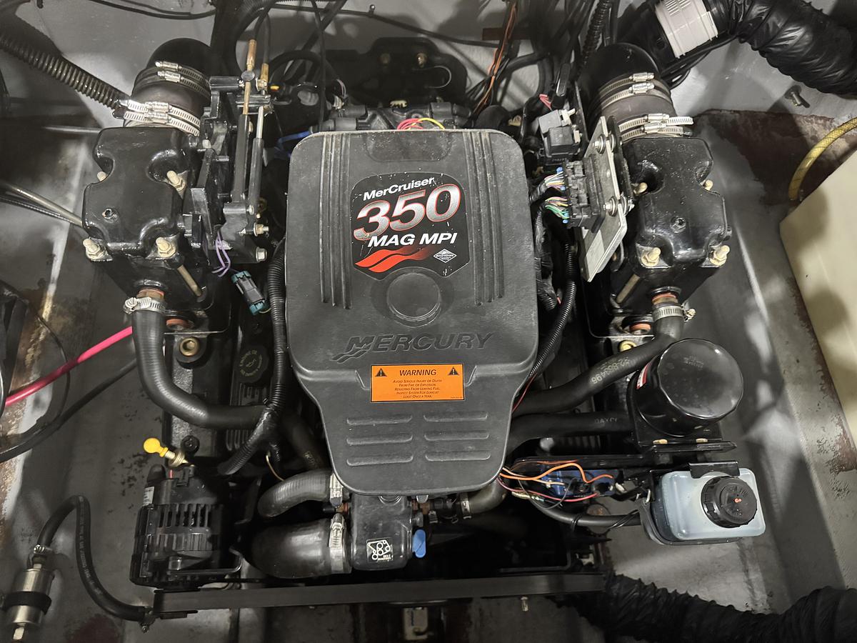 Used 2003 Crownline 270 BR