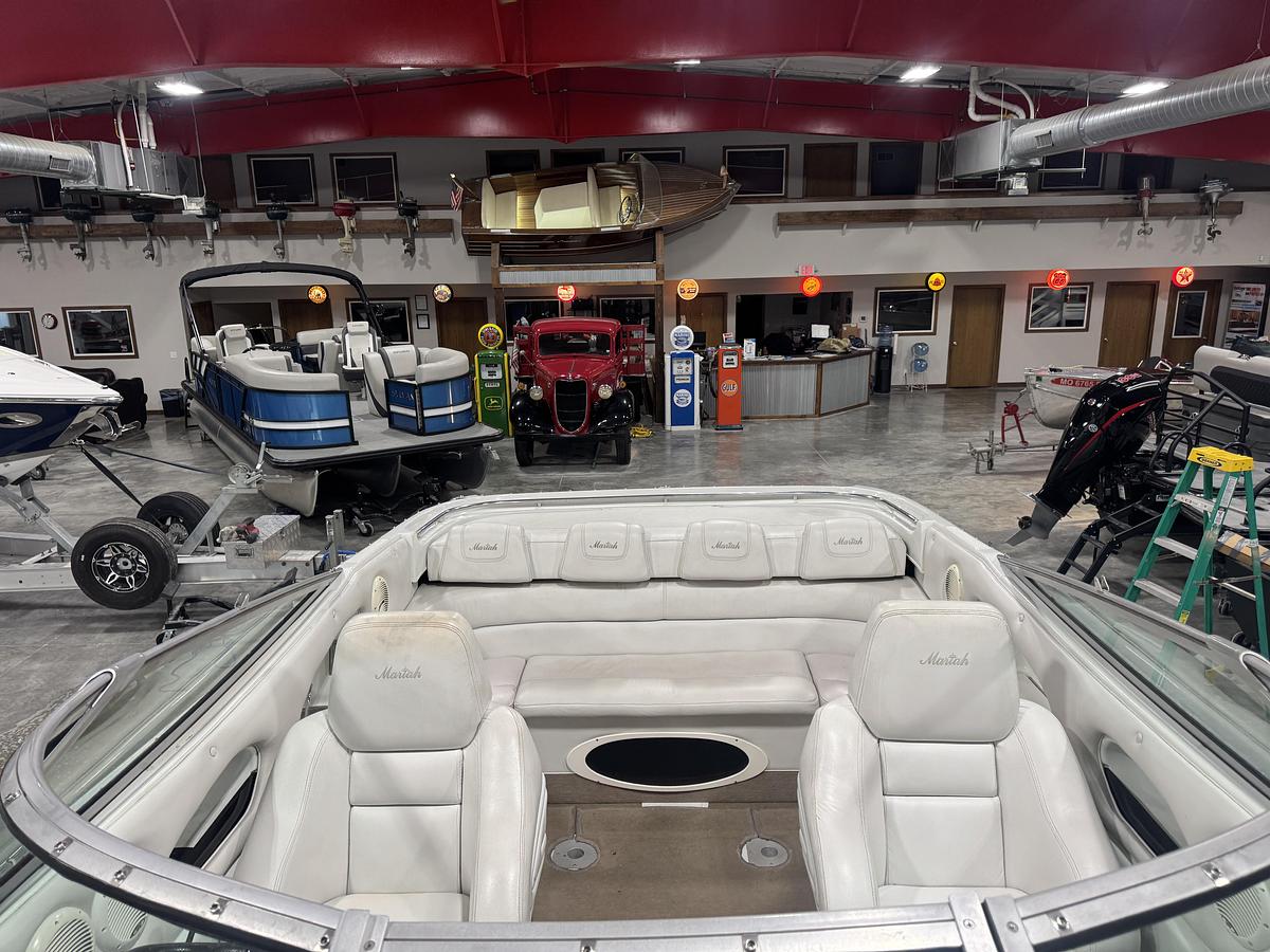 Used 2000 Mariah 302